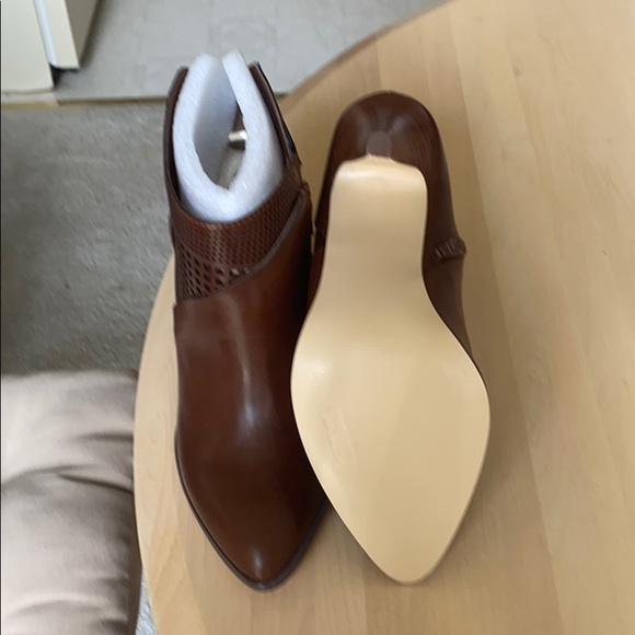 Shoes/booties - Picture 3 of 4